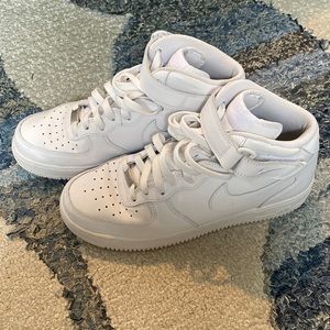 Nike Air Force one mid sneaker white leather men’s size 9 worn 3 time